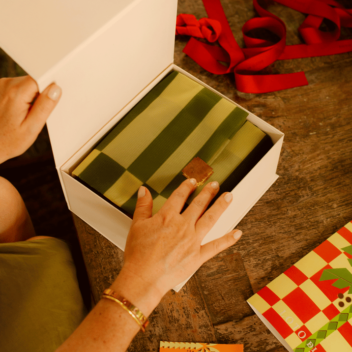 XmasLanding_Content Carousel_desk_1360x1360.gif